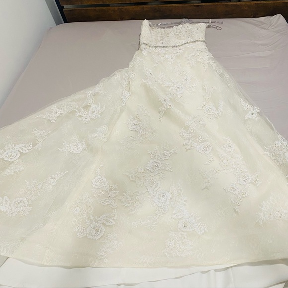 Enzoani Karissa Wedding Dress, Bridal Gown - Picture 2 of 16